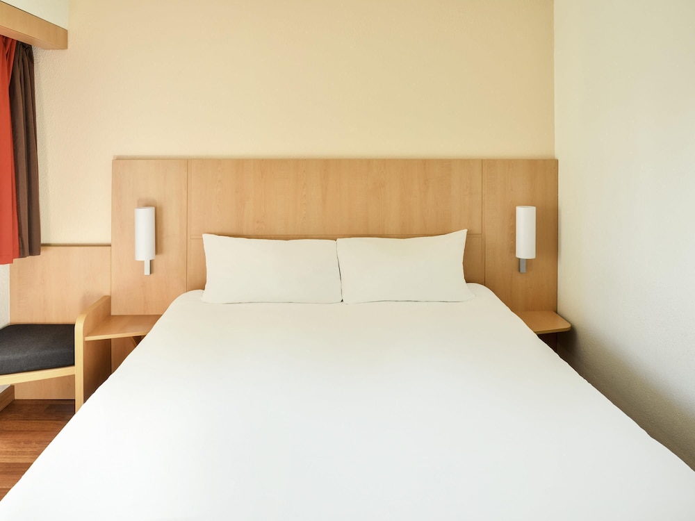 Habitación doble con vistas a la ciudad vieja del hotel Ibis Avignon Centre Gare. Foto 5