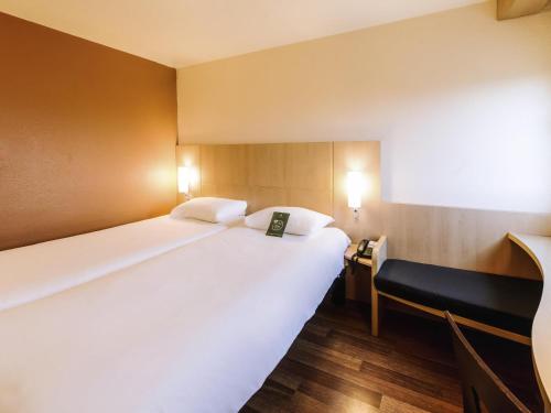 Habitación doble Vista ciudad 2 Camas individuales del hotel Ibis Avignon Centre Gare. Foto 3