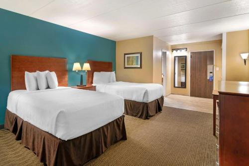 Habitación Doble con 2 camas dobles - No fumadores - Junto a la piscina del hotel Best Western Plus Plattsburgh. Foto 3