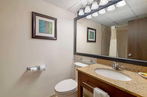 Queen Suite with Spa Bath and Separate Living Room - Non - Smoking del hotel Best Western Plus Plattsburgh. Foto 6