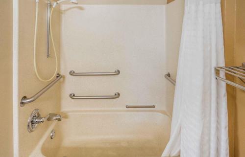 Estudio con 1 cama grande - adaptado para personas de movilidad reducida/no fumadores del hotel Extended Stay America - New York City - Laguardia Airport. Foto 4
