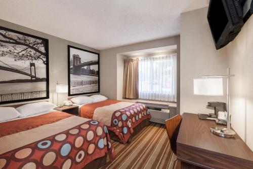 Habitación Doble - 2 camas dobles - Fumadores del hotel Super 8 By Wyndham Schenectady/albany Area. Foto 3