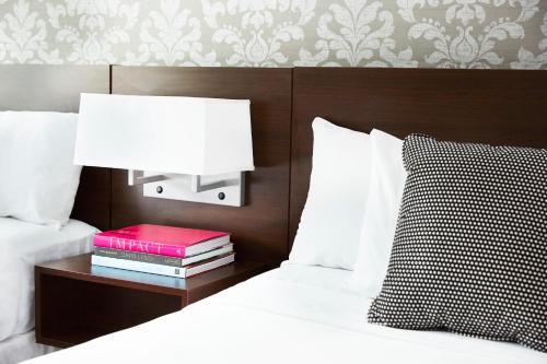 Habitación Doble con 2 camas dobles - No fumadores del hotel The Royal Regency. Foto 2