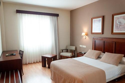 Habitación Doble del hotel Santiago De León. Foto 3