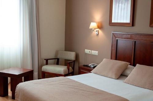 Habitación Doble del hotel Santiago De León. Foto 9