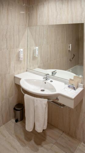 Habitación Triple del hotel Santiago De León. Foto 2