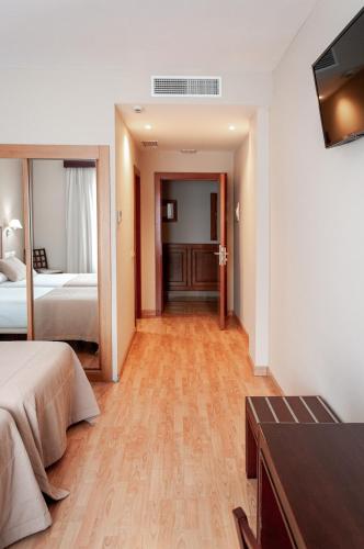 Habitación Doble - 2 camas del hotel Santiago De León. Foto 12