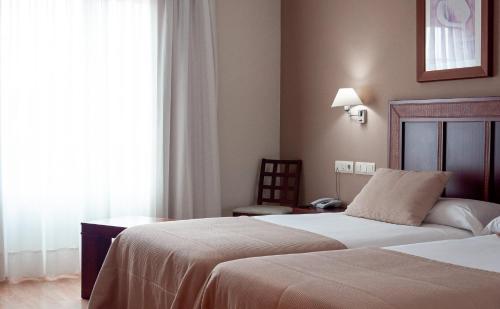 Habitación Doble adaptada para personas con discapacidad - 2 camas del hotel Santiago De León. Foto 2