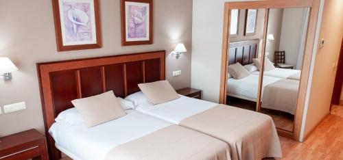 Habitación Doble adaptada para personas con discapacidad - 2 camas del hotel Santiago De León. Foto 3