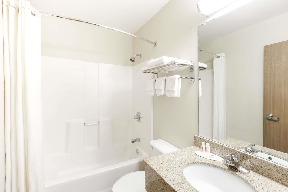 Suite estudio, varias camas, no fumadores del hotel Super 8 By Wyndham Liverpool/clay/syracuse Area. Foto 2