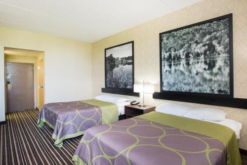 Habitación Doble - Adaptada para personas de movilidad reducida - No fumadores del hotel Super 8 By Wyndham Plattsburgh. Foto 2