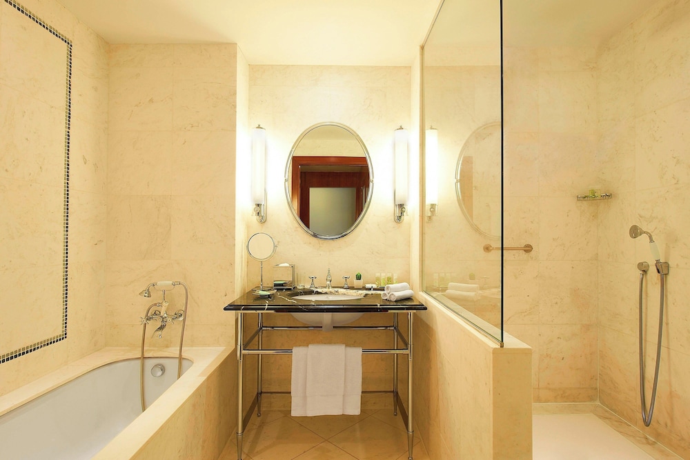 Habitación Grand, 1 cama de matrimonio grande, terraza del hotel The Westin Valencia. Foto 1