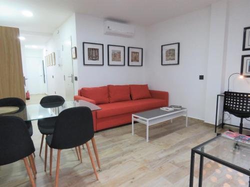 Apartamento Con Cocina 1 habitación Sofá Cama incluido 2 Camas individuales del hotel Living Sevilla Apartments Hércules. Foto 3