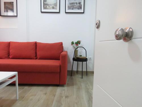 Apartamento Con Cocina 1 habitación Sofá Cama incluido 2 Camas individuales Normal del hotel Living Sevilla Apartments Hércules. Foto 2