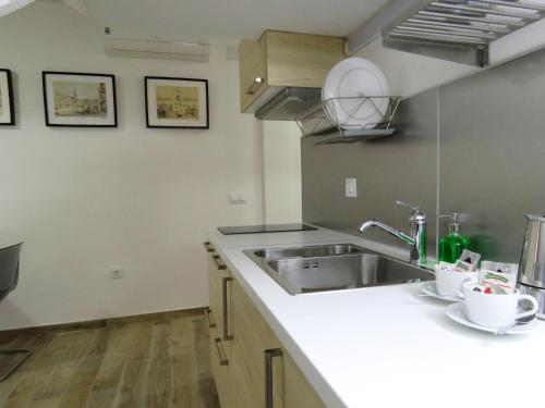 Apartamento Con Cocina 1 habitación Sofá Cama incluido 2 Camas individuales Normal del hotel Living Sevilla Apartments Hércules. Foto 11