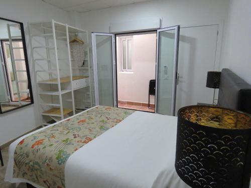 Apartamento Con Cocina 1 habitación Sofá Cama incluido 2 Camas individuales Normal del hotel Living Sevilla Apartments Hércules. Foto 16