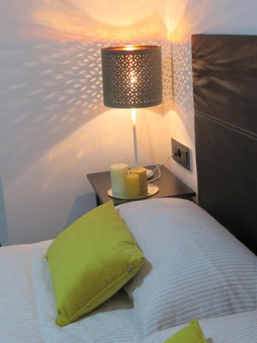 Apartamento Con Cocina 1 habitación Sofá Cama incluido 2 Camas individuales Normal del hotel Living Sevilla Apartments Hércules. Foto 19