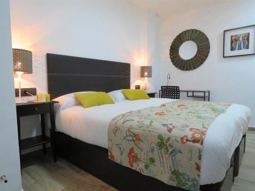 Apartamento Con Cocina 1 habitación Sofá Cama incluido 2 Camas individuales Normal del hotel Living Sevilla Apartments Hércules. Foto 20