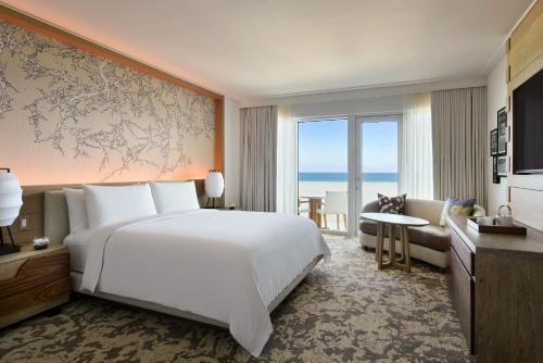 Alojamiento con balcón y vistas al mar - 1 cama extragrande del hotel Nobu Miami Beach