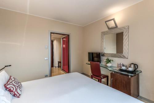 Habitación Doble Estándar del hotel La Griffe. Foto 9