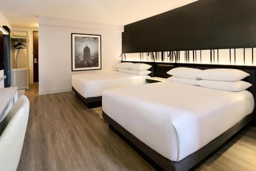 Habitación Doble con 2 camas grandes y vistas al lago del hotel Hyatt Regency Chicago. Foto 2