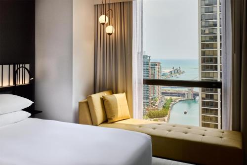 Habitación Doble con 2 camas grandes y vistas al lago del hotel Hyatt Regency Chicago. Foto 5