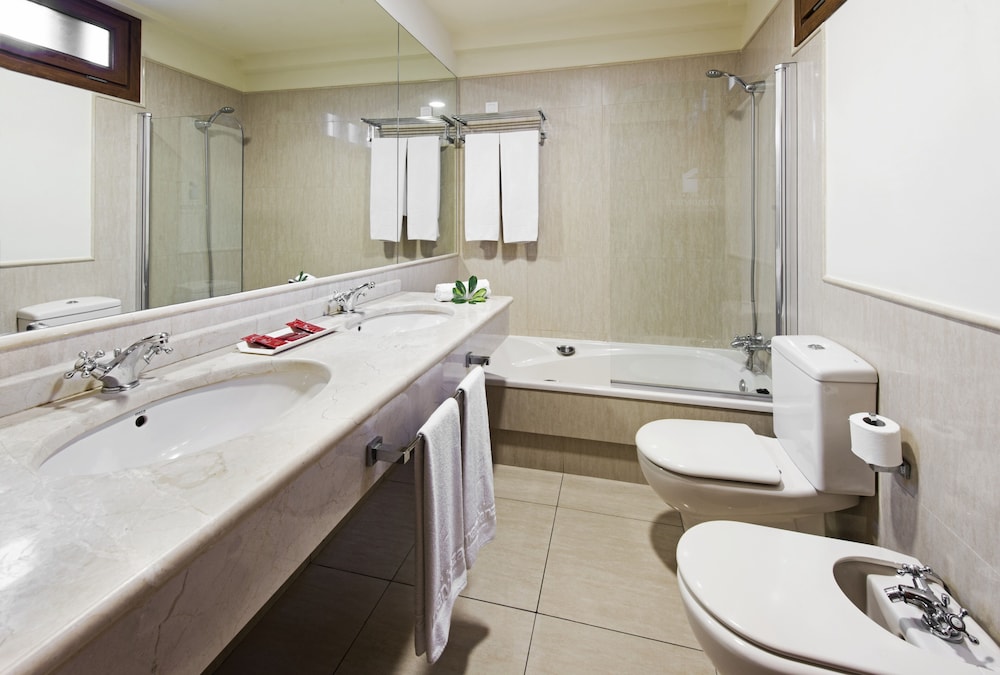Suite Sofá Cama incluido 2 Camas individuales del hotel Marylanza Suites and Spa. Foto 3