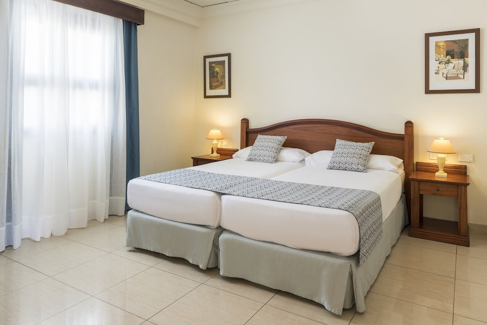 Suite 2 Camas individuales 2 sofás camas del hotel Marylanza Suites and Spa