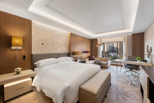 Habitación Club con vistas a la ciudad - 1 cama extragrande del hotel Intercontinental Doha Beach & Spa, An Ihg