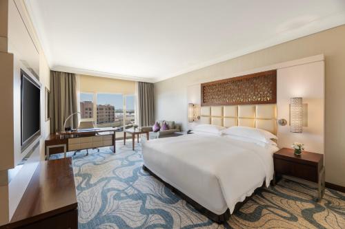 Habitación Clásica con vistas a la ciudad del hotel Intercontinental Doha Beach & Spa, An Ihg