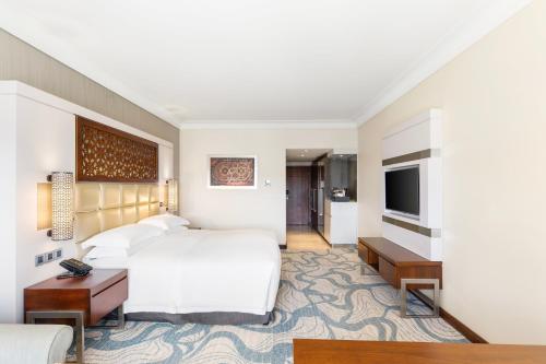 Habitación Clásica con vistas a la ciudad del hotel Intercontinental Doha Beach & Spa, An Ihg. Foto 6