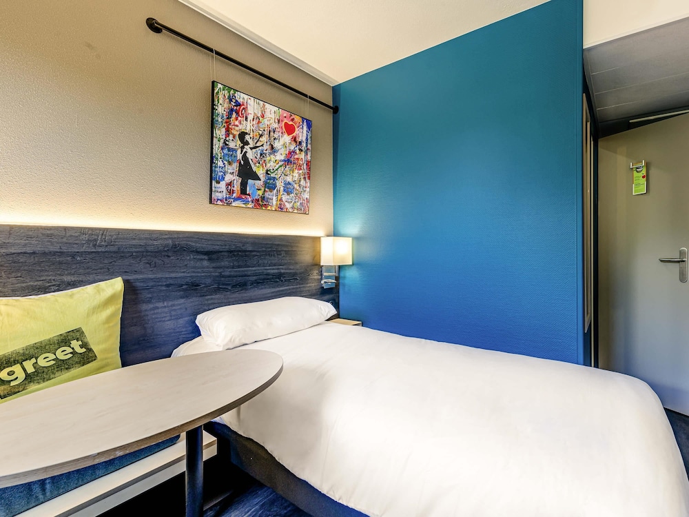 Habitación Pop con dos camas individuales del hotel Greet Bordeaux Floirac Arena. Foto 1