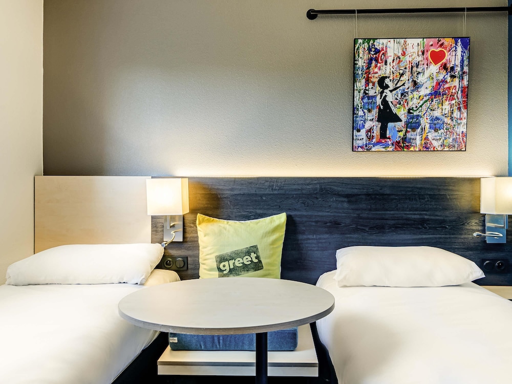 Habitación Pop con dos camas individuales del hotel Greet Bordeaux Floirac Arena. Foto 5