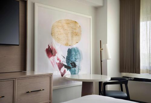 Habitación Preferente con cama extragrande del hotel Sonesta White Plains Downtown. Foto 2