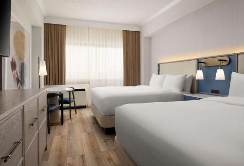 Superior Suite - Two Queens + Murphy del hotel Sonesta White Plains Downtown. Foto 1