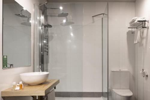Habitación Doble con bañera de hidromasaje del hotel Petit Palace Plaza del Carmen. Foto 8