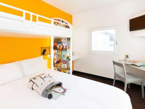 Premium Triple Room with Shared Bathroom del hotel Eco hôtel Rouen Louviers Val de Reuil
