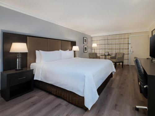Habitación Premium con cama extragrande del hotel Crowne Plaza Suffern-mahwah