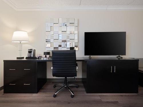Habitación Premium con cama extragrande del hotel Crowne Plaza Suffern-mahwah. Foto 3