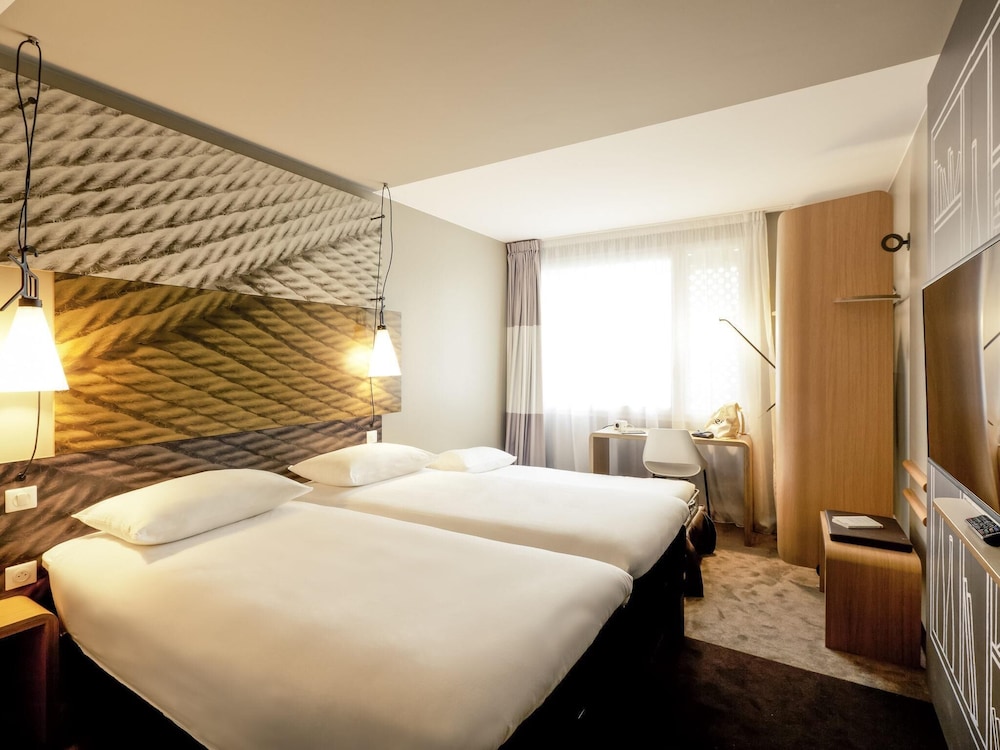 Habitación Standard con 2 camas individuales y 1 sofá cama para 1 niño menor de 12 años del hotel Ibis Lyon Carre De Soie