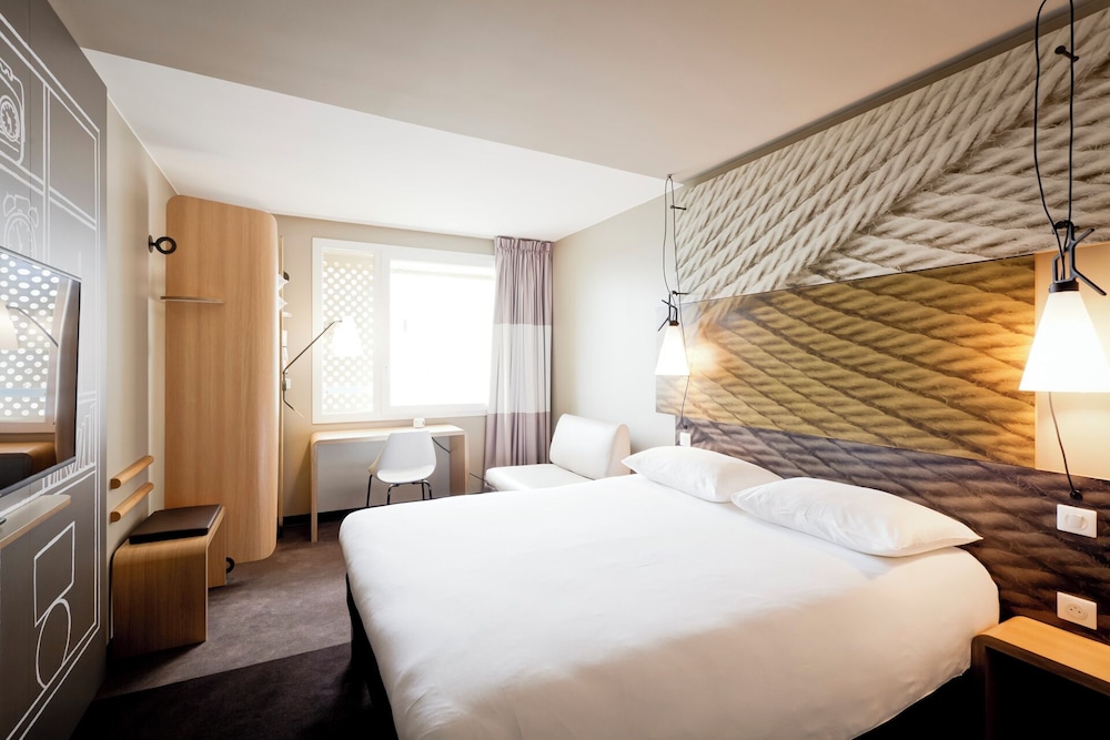 Habitacion Standard con 1 cama doble del hotel Ibis Lyon Carre De Soie. Foto 8