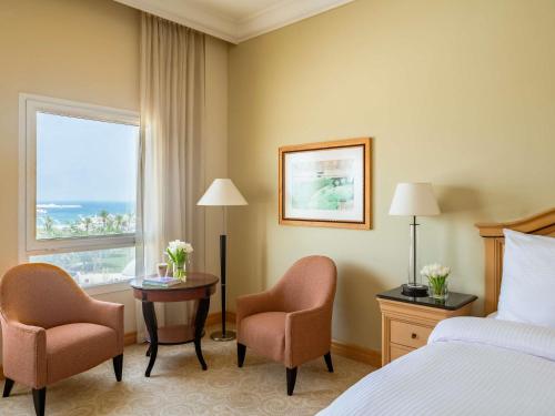 Habitación Doble Deluxe - 2 camas del hotel Mövenpick Doha. Foto 2