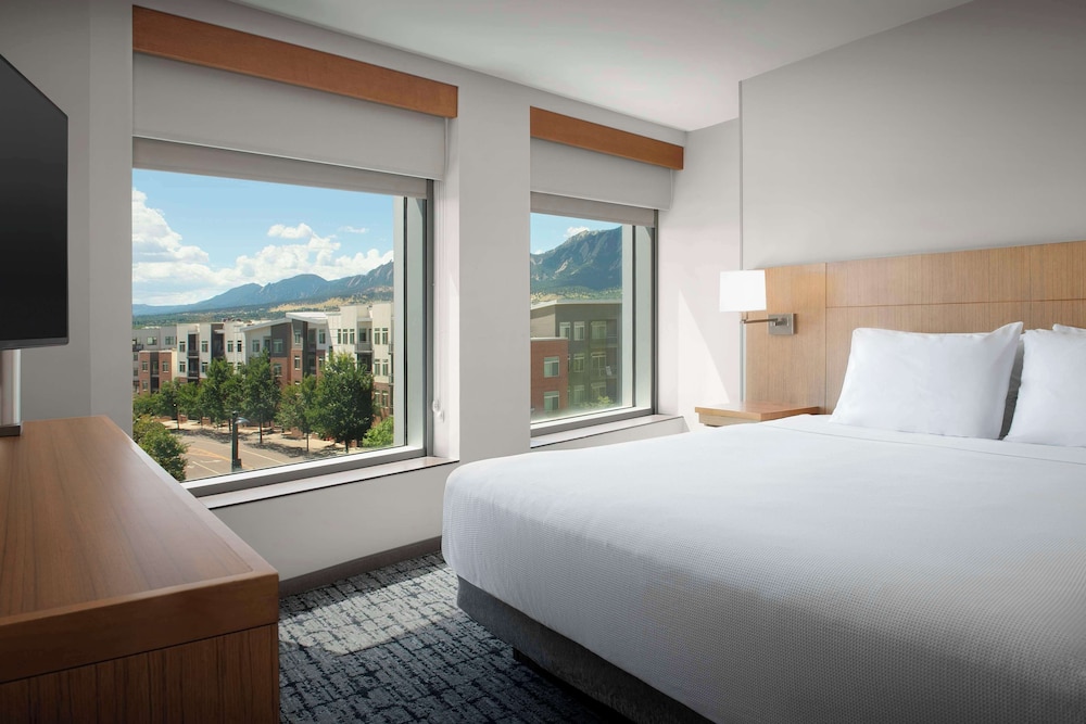 Habitación con cama King en planta alta (con sofá - cama) del hotel Hyatt Place Boulder/pearl Street. Foto 4