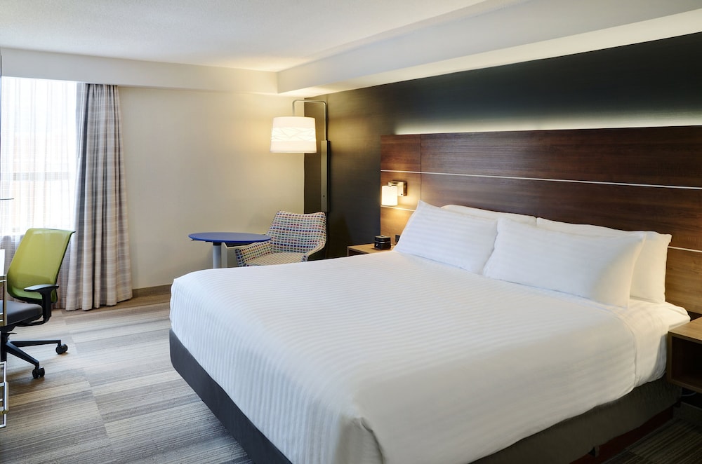 Habitación estándar, 1 cama de matrimonio grande (Roll - In Shower) del hotel Holiday Inn Express Toronto - Downtown, An Ihg. Foto 2