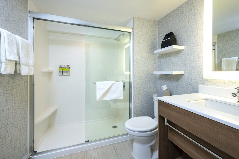Habitación estándar, 1 cama de matrimonio grande del hotel Holiday Inn Express Toronto - Downtown, An Ihg. Foto 7