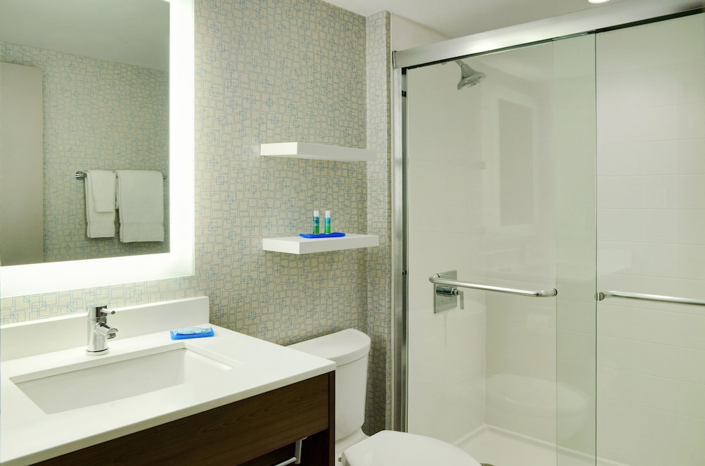 Habitación estándar, 1 cama de matrimonio grande del hotel Holiday Inn Express Toronto - Downtown, An Ihg. Foto 10