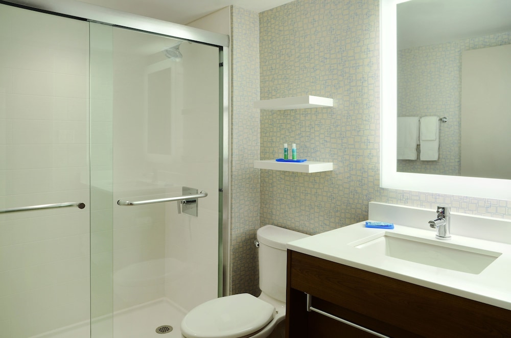 Habitación estándar, 1 cama de matrimonio grande del hotel Holiday Inn Express Toronto - Downtown, An Ihg. Foto 11