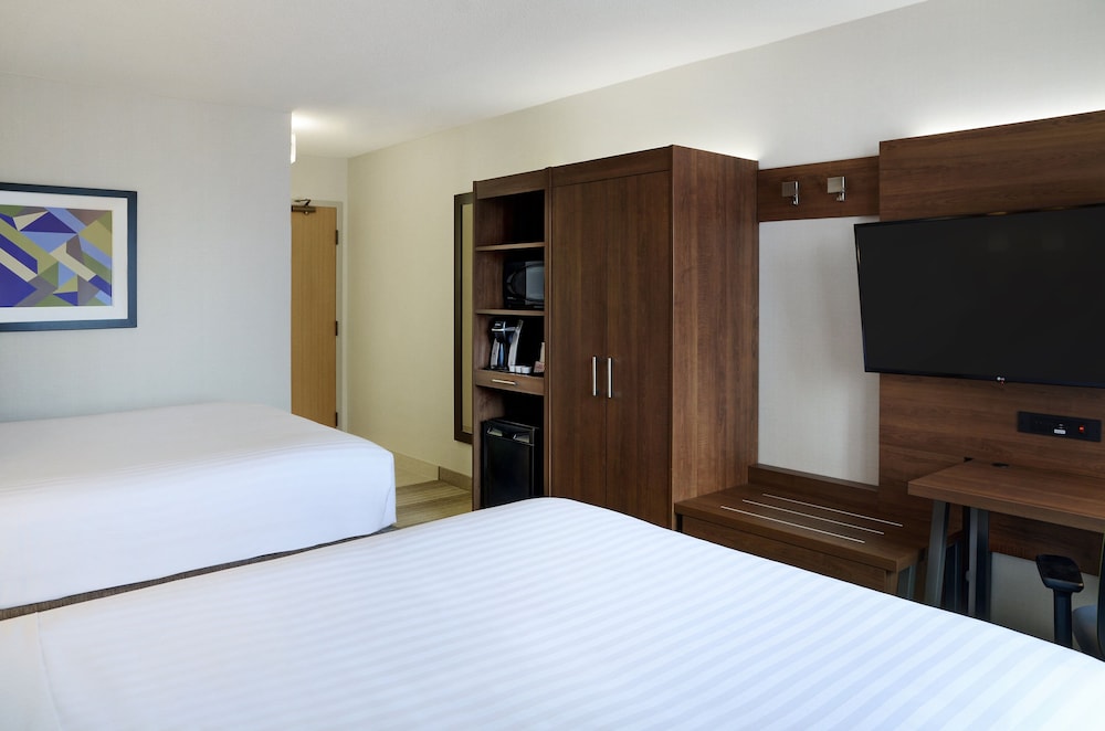Habitación estándar, 2 camas de matrimonio del hotel Holiday Inn Express Toronto - Downtown, An Ihg. Foto 1