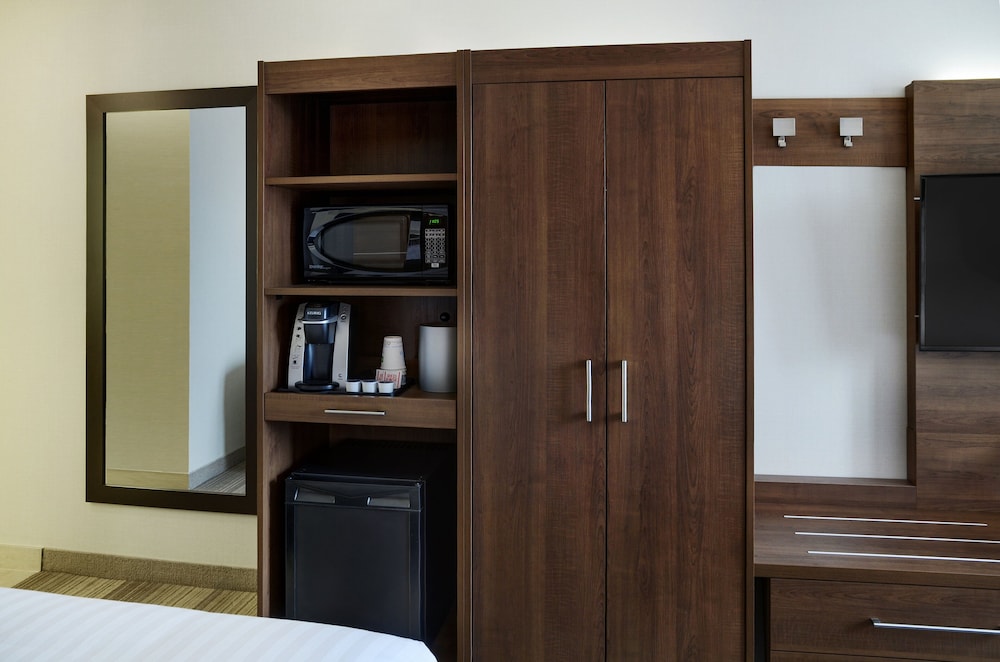 Habitación estándar, 2 camas de matrimonio del hotel Holiday Inn Express Toronto - Downtown, An Ihg. Foto 3