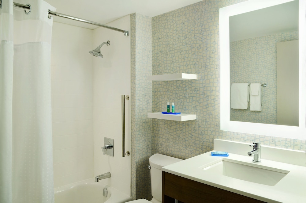 Habitación estándar, 2 camas de matrimonio del hotel Holiday Inn Express Toronto - Downtown, An Ihg. Foto 9